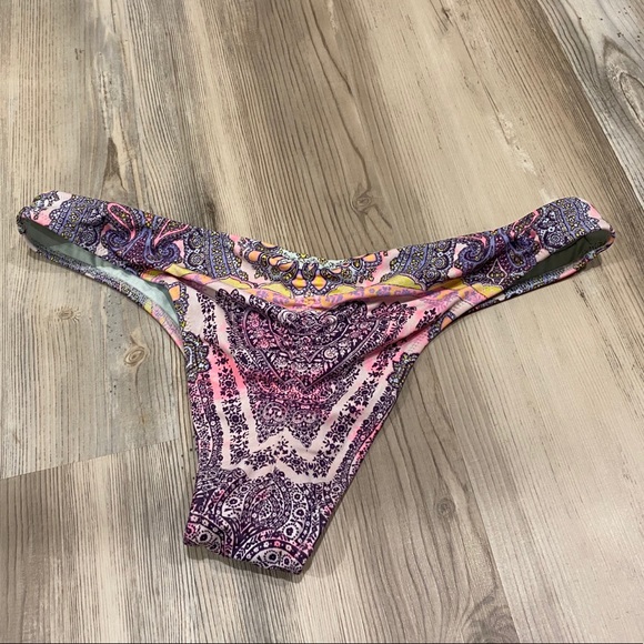 Victoria secret cheeky bottoms - Picture 2 of 3